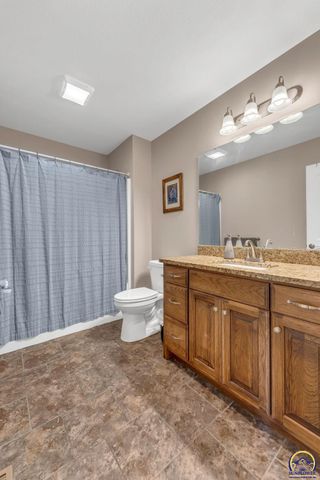 3319 SW 44th St, Topeka, KS 66610