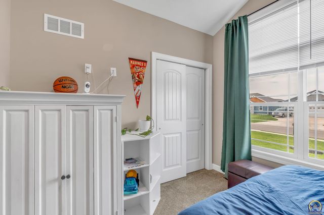 3319 SW 44th St, Topeka, KS 66610