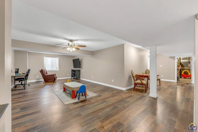 3319 SW 44th St, Topeka, KS 66610