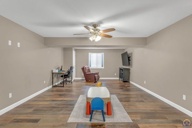3319 SW 44th St, Topeka, KS 66610