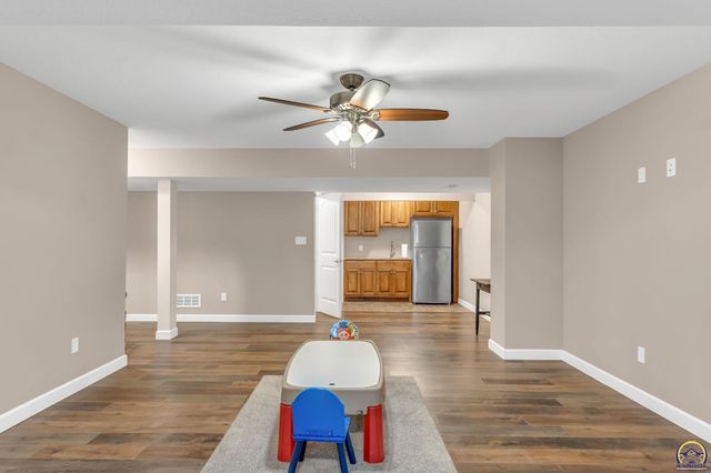 3319 SW 44th St, Topeka, KS 66610
