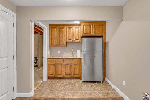 3319 SW 44th St, Topeka, KS 66610