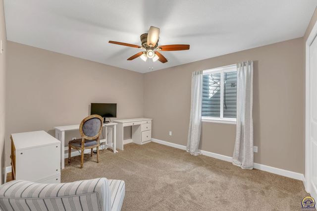 3319 SW 44th St, Topeka, KS 66610