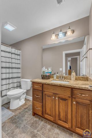 3319 SW 44th St, Topeka, KS 66610