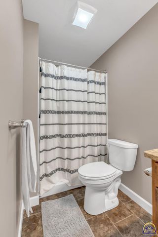3319 SW 44th St, Topeka, KS 66610