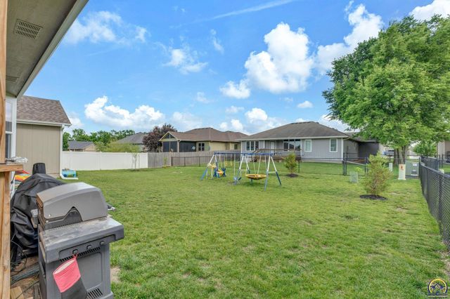 3319 SW 44th St, Topeka, KS 66610
