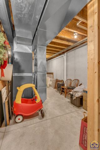 3319 SW 44th St, Topeka, KS 66610