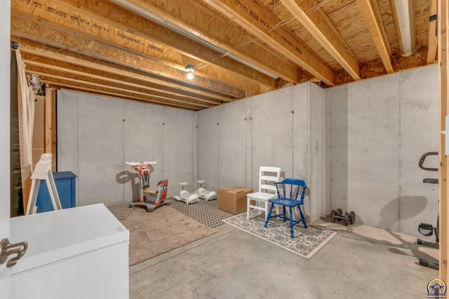 3319 SW 44th St, Topeka, KS 66610