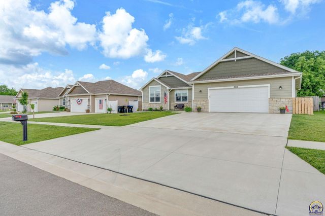 3319 SW 44th St, Topeka, KS 66610