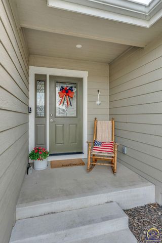 3319 SW 44th St, Topeka, KS 66610