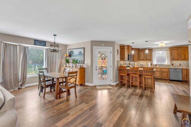 3319 SW 44th St, Topeka, KS 66610