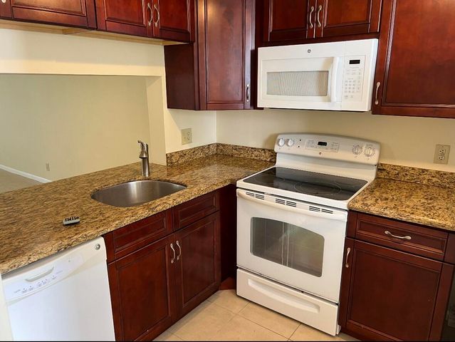 1256 S Military Trail 911, Deerfield Beach, FL 33442