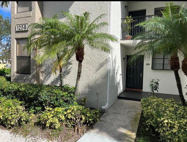 1256 S Military Trail 911, Deerfield Beach, FL 33442