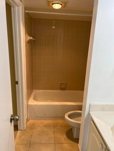 1256 S Military Trail 911, Deerfield Beach, FL 33442