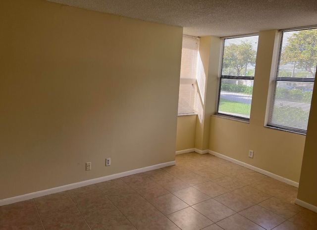 1256 S Military Trail 911, Deerfield Beach, FL 33442