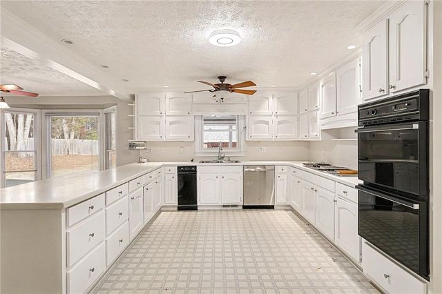 8566 Shoreline Drive, Jonesboro, GA 30236