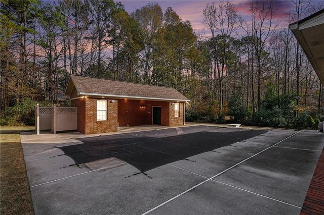 8566 Shoreline Drive, Jonesboro, GA 30236