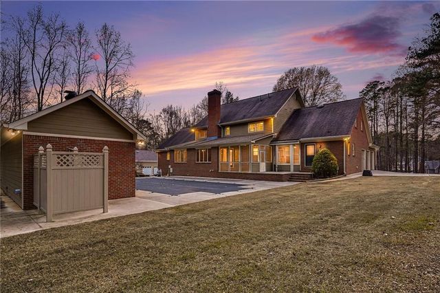 8566 Shoreline Drive, Jonesboro, GA 30236