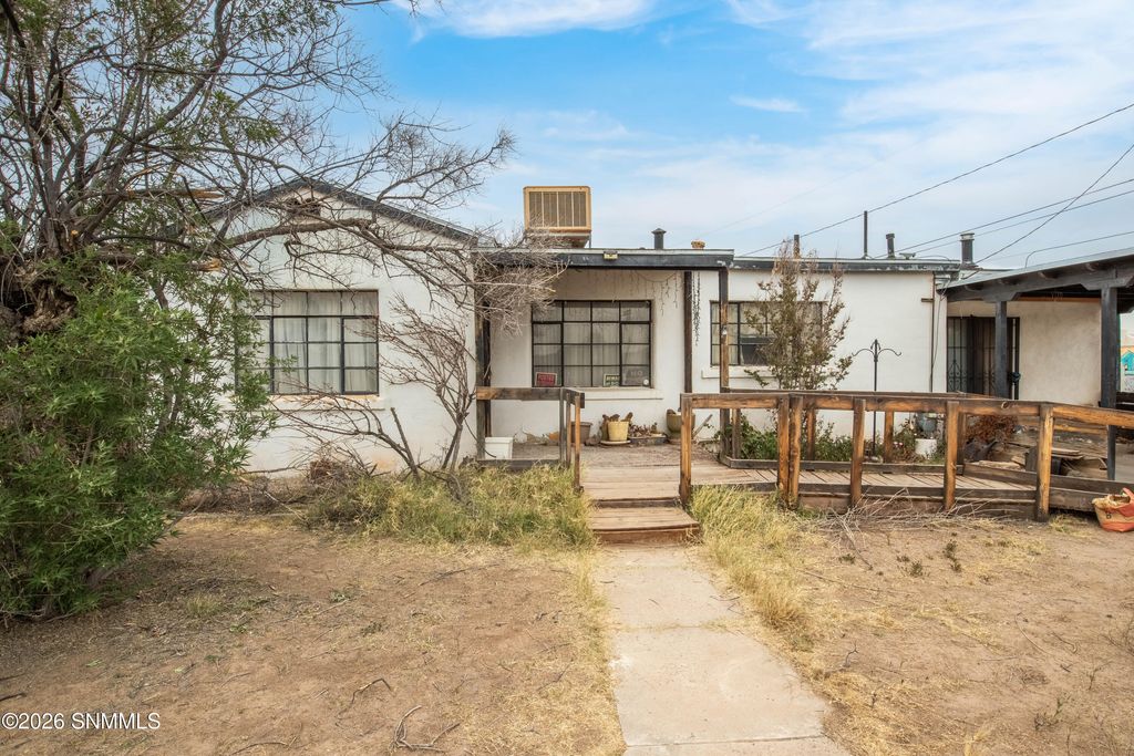 700 Newcomb Street, Las Cruces, NM 88005