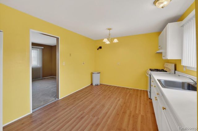 20814 Hunt Drive, Roseville, MI 48066