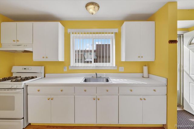 20814 Hunt Drive, Roseville, MI 48066