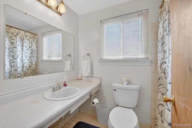 20814 Hunt Drive, Roseville, MI 48066