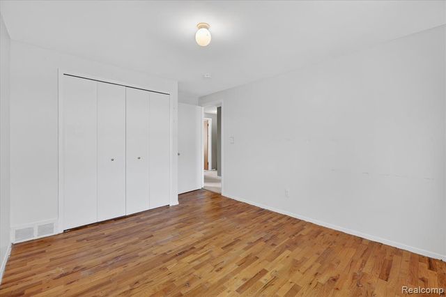 20814 Hunt Drive, Roseville, MI 48066