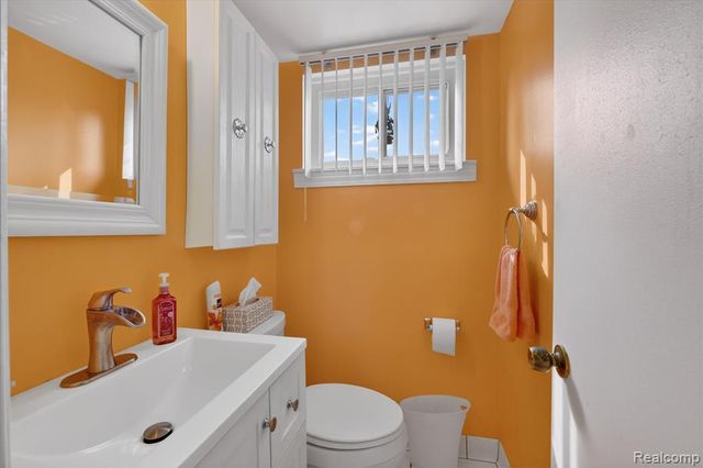 20814 Hunt Drive, Roseville, MI 48066