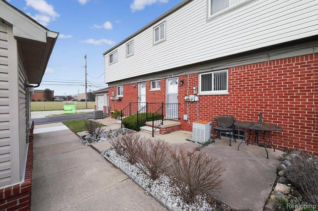 20814 Hunt Drive, Roseville, MI 48066