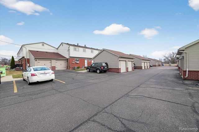 20814 Hunt Drive, Roseville, MI 48066