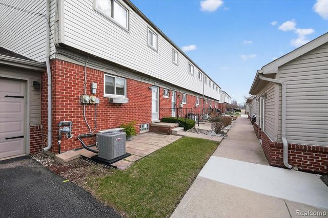 20814 Hunt Drive, Roseville, MI 48066