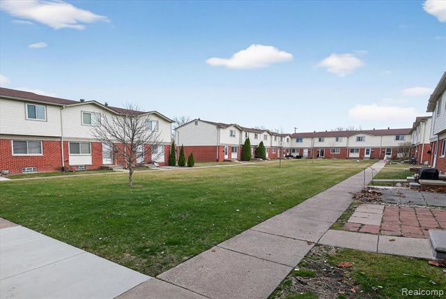 20814 Hunt Drive, Roseville, MI 48066