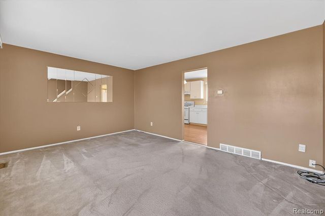 20814 Hunt Drive, Roseville, MI 48066