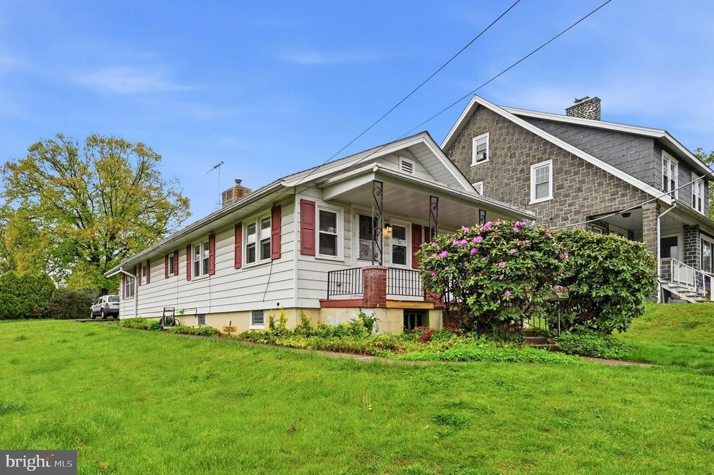 333 S 4TH ST, Perkasie, PA 18944