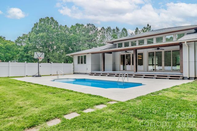 439 Cottonfield Circle, Waxhaw, NC 28173