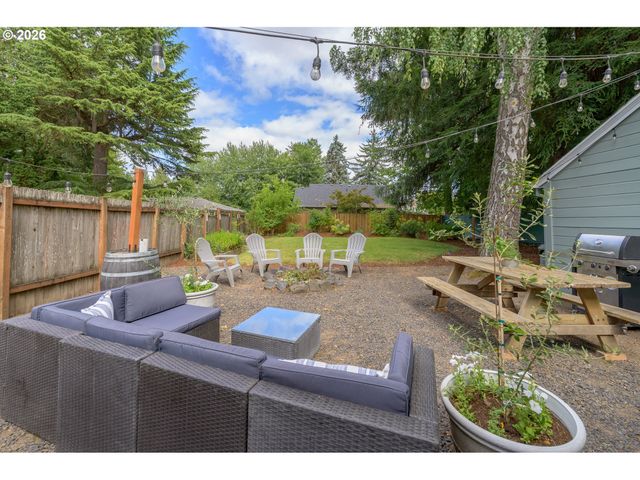 928 Se DAVIS St, Mc Minnville, OR 97128