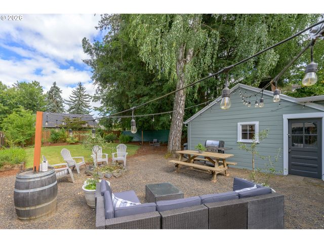 928 Se DAVIS St, Mc Minnville, OR 97128