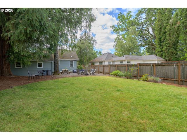 928 Se DAVIS St, Mc Minnville, OR 97128