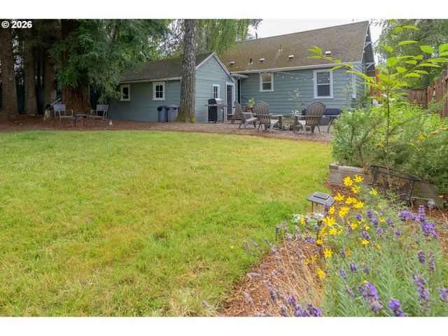928 Se DAVIS St, Mc Minnville, OR 97128