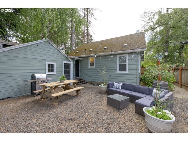 928 Se DAVIS St, Mc Minnville, OR 97128