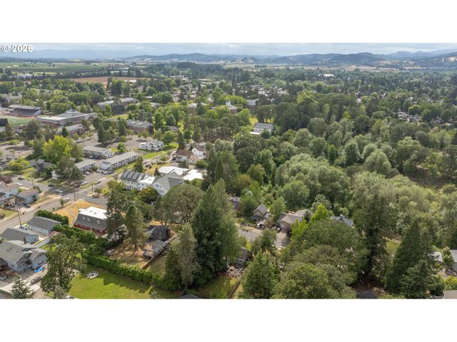 928 Se DAVIS St, Mc Minnville, OR 97128