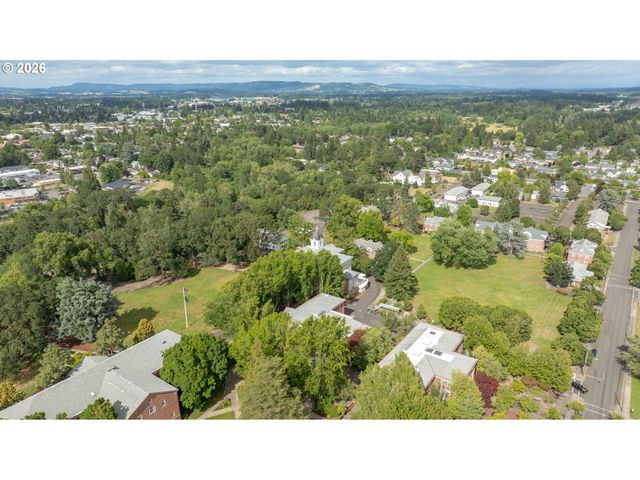 928 Se DAVIS St, Mc Minnville, OR 97128