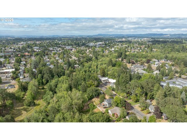928 Se DAVIS St, Mc Minnville, OR 97128