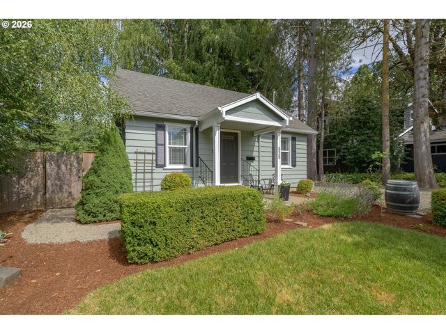 928 Se DAVIS St, Mc Minnville, OR 97128