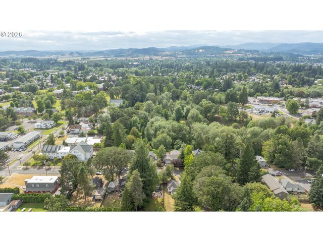 928 Se DAVIS St, Mc Minnville, OR 97128