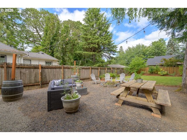 928 Se DAVIS St, Mc Minnville, OR 97128