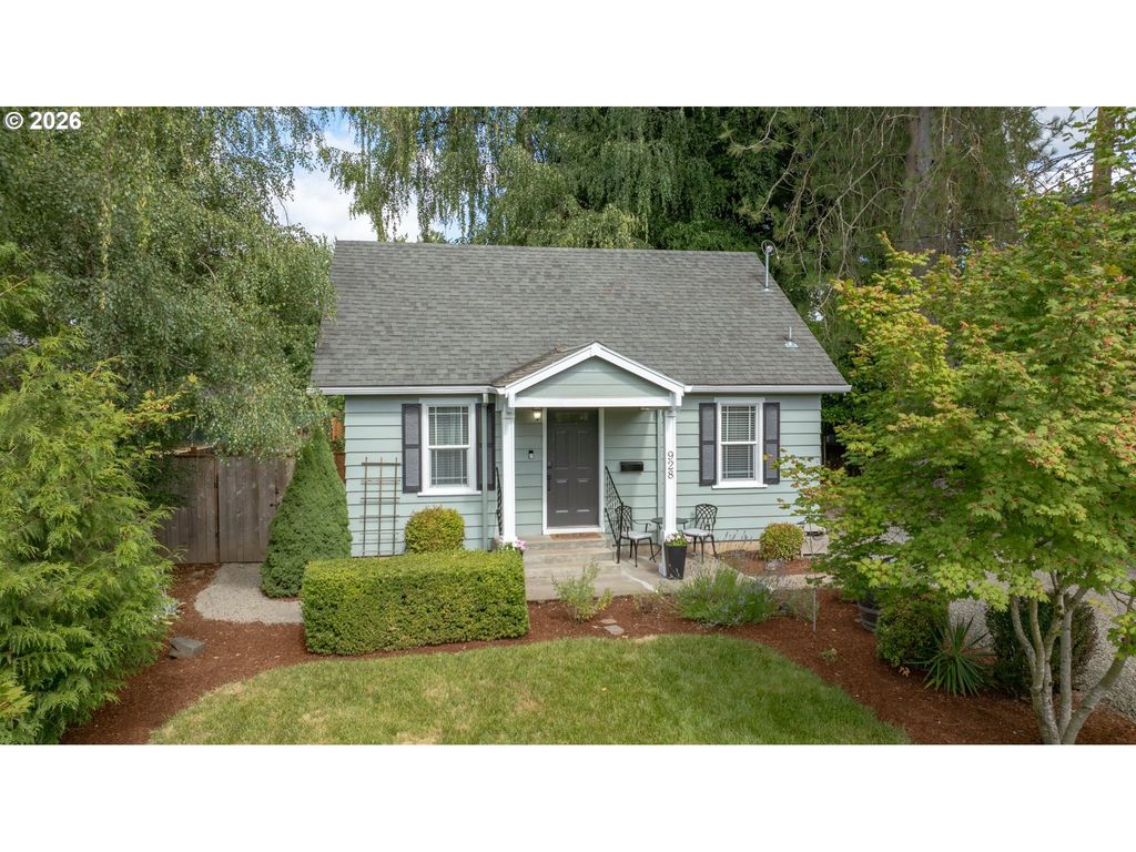 Image 1 of property listing at 928 Se DAVIS St, Mc Minnville, OR 97128