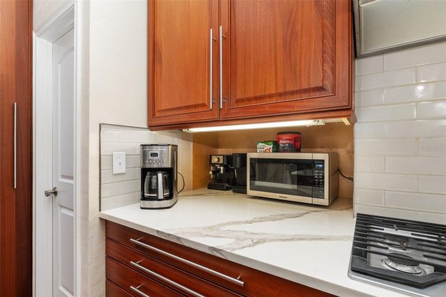 1810 NW 17TH LANE, Gainesville, FL 32605