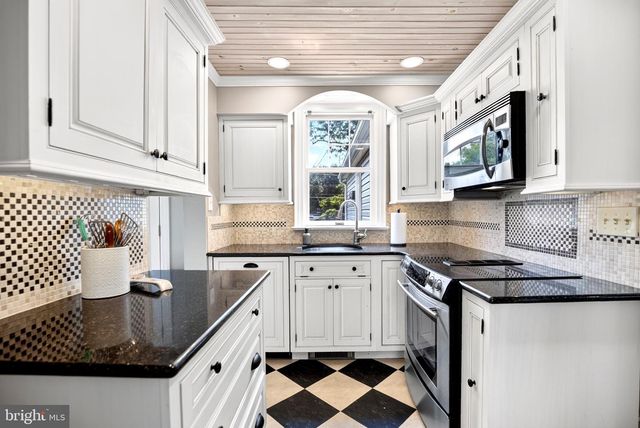 19 HARMIL RD, Broomall, PA 19008
