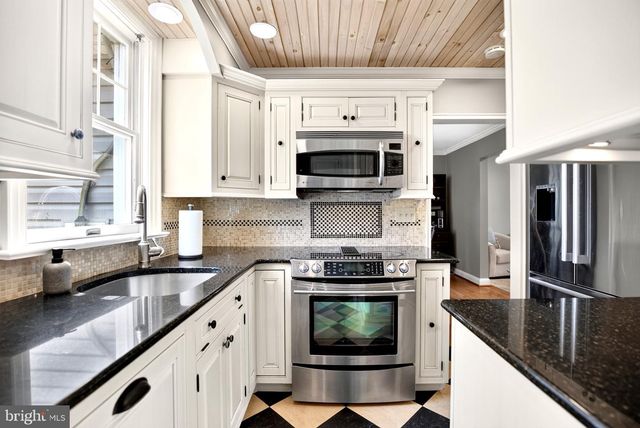 19 HARMIL RD, Broomall, PA 19008